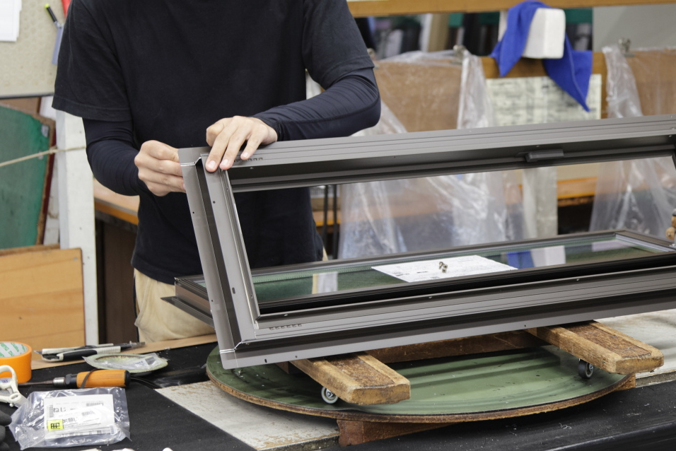 27卒【生産職】窓サッシや玄関ドアの組み立て作業